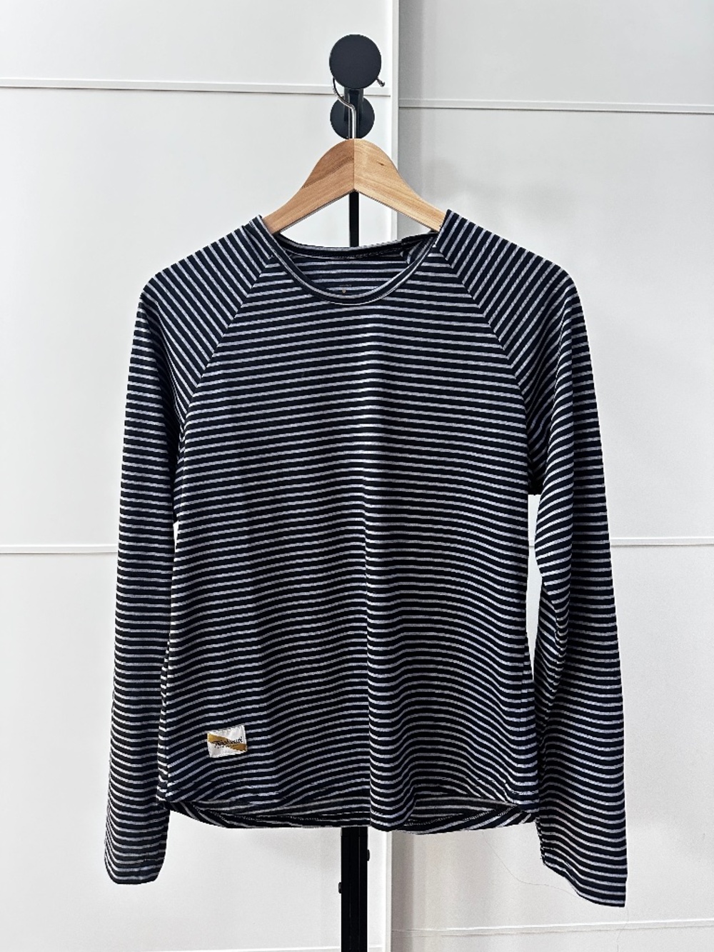Tracksmith Women’s Horizon Long Sleeve Black/Gray Stripe
